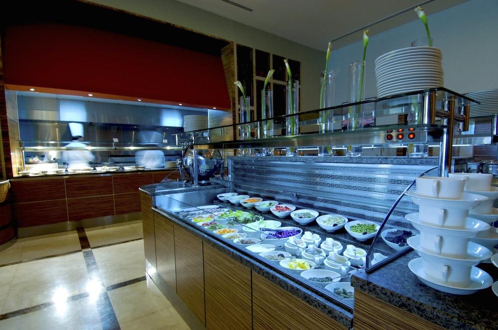Hilton Garden Inn Riyadh Olaya Exteriör bild