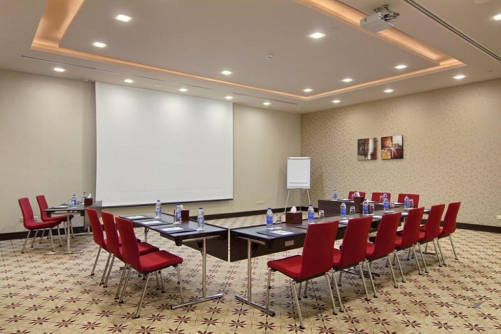 Hilton Garden Inn Riyadh Olaya Exteriör bild