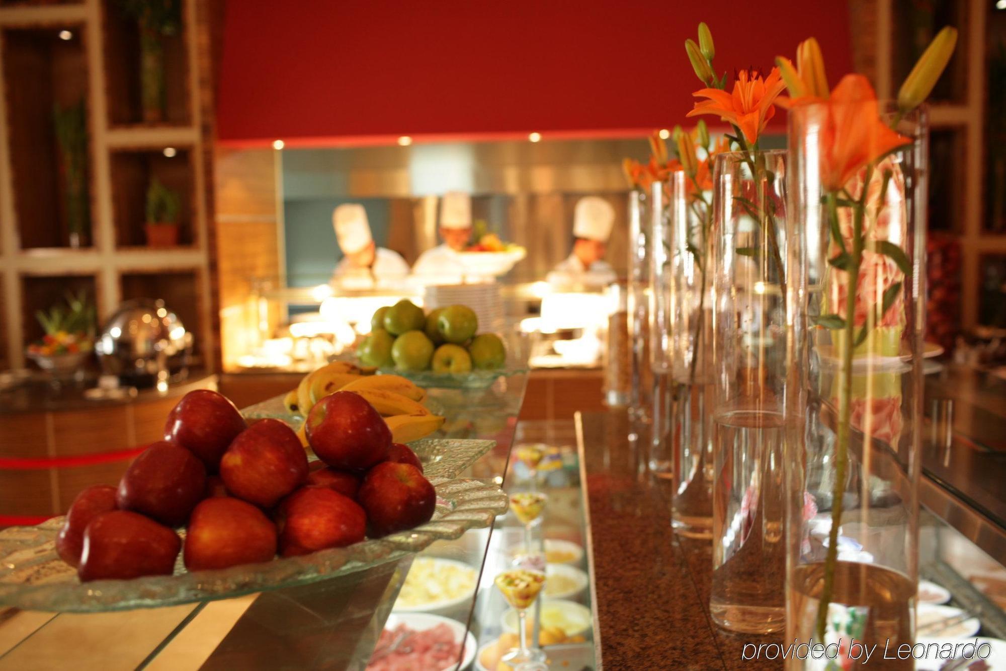 Hilton Garden Inn Riyadh Olaya Restaurang bild