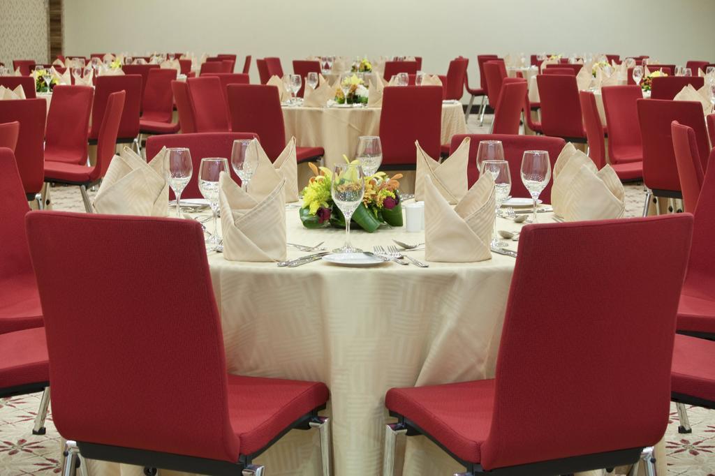 Hilton Garden Inn Riyadh Olaya Restaurang bild