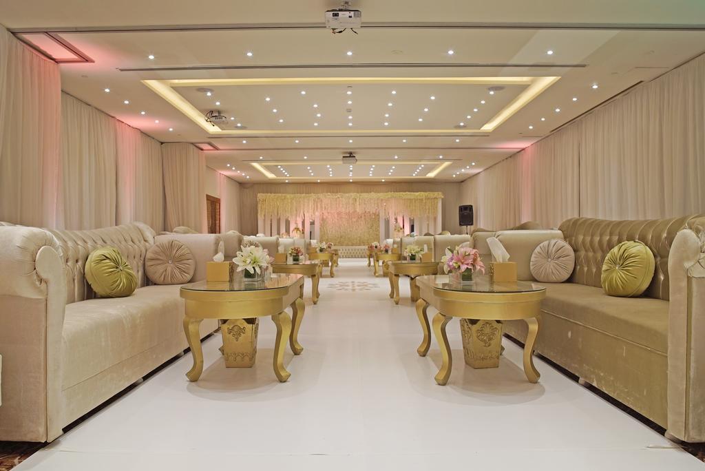 Hilton Garden Inn Riyadh Olaya Exteriör bild