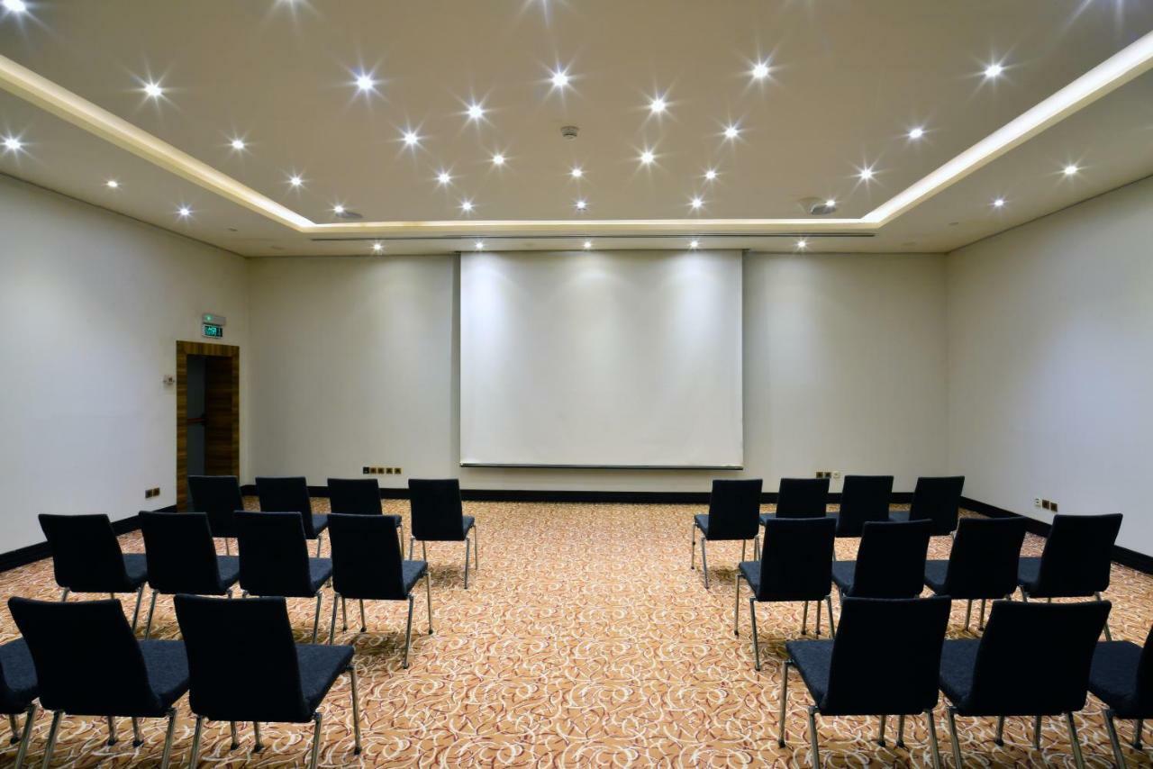 Hilton Garden Inn Riyadh Olaya Exteriör bild