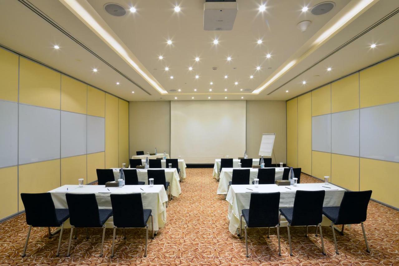 Hilton Garden Inn Riyadh Olaya Exteriör bild