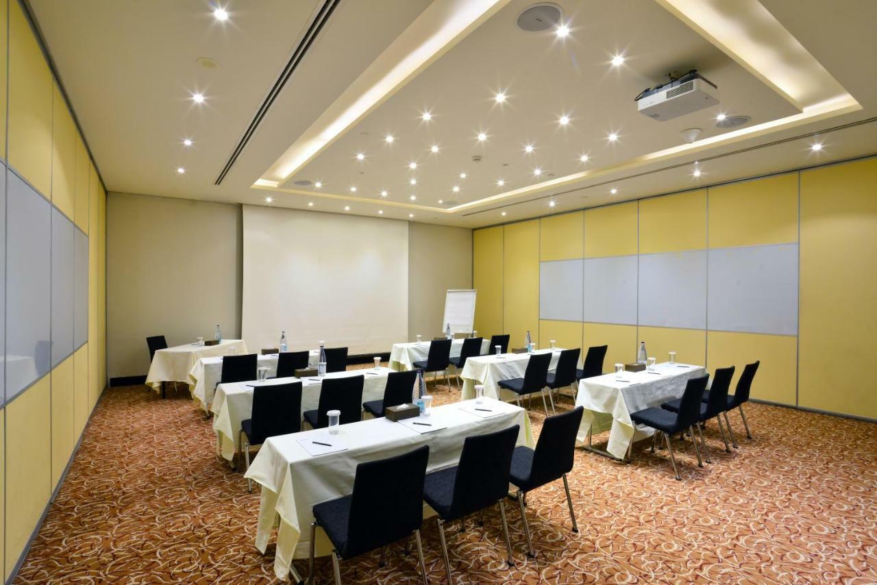 Hilton Garden Inn Riyadh Olaya Exteriör bild